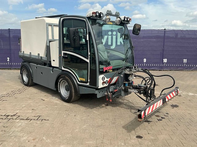 2013 - boschung pony - p4t rhd - werktuigdrager met sproeiarm - afbeelding 12 van  24