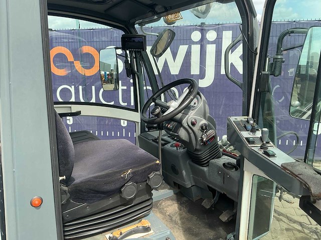 2013 - boschung pony - p4t rhd - werktuigdrager met sproeiarm - afbeelding 14 van  17
