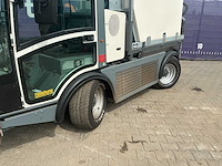 2013 - boschung pony - p4t rhd - werktuigdrager met sproeiarm - afbeelding 16 van  17