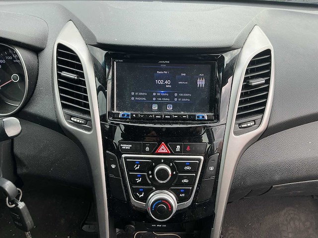 2013 - hyundai - i30 - 1.6 crdi i-dr. cool - personenauto - afbeelding 12 van  13