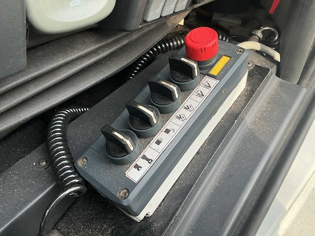 2013 - iveco - ad260sy/ps cng - vrachtwagen - afbeelding 17 van  27