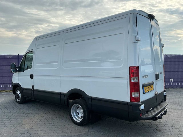 2013 - iveco - daily - 35c13v 330 h3 - bedrijfswagen - afbeelding 6 van  12