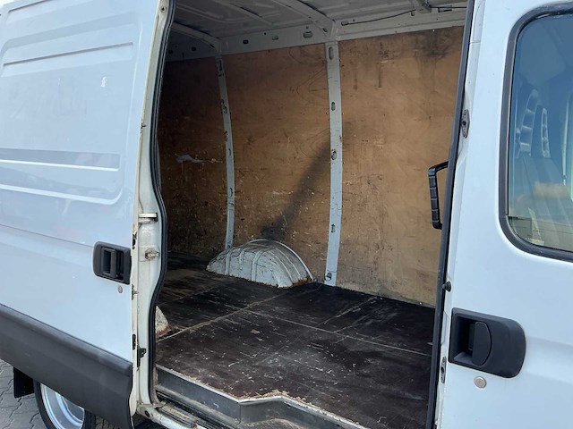 2013 - iveco - daily - 35c13v 330 h3 - bedrijfswagen - afbeelding 9 van  12