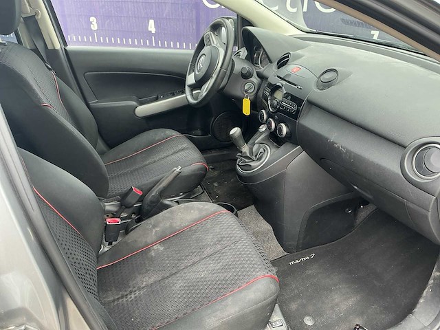2013 - mazda - 2 - 1.3 hanabi - personenauto - afbeelding 6 van  8