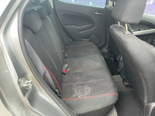 2013 - mazda - 2 - 1.3 hanabi - personenauto - afbeelding 9 van  11
