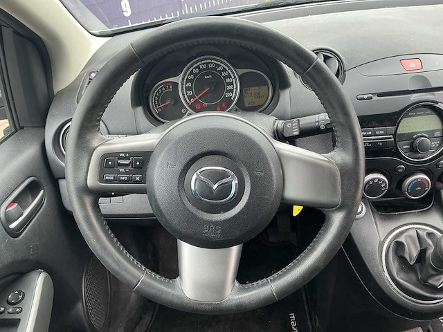 2013 - mazda - 2 - 1.3 hanabi - personenauto - afbeelding 8 van  8