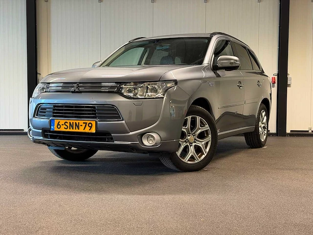 2013 - mitsubishi - outlander - 2.0 phev instyle 6-snn-79 iaw - afbeelding 1 van  23