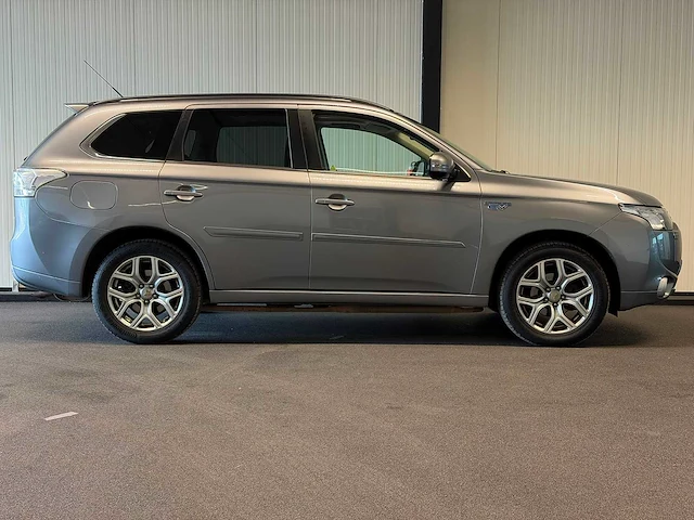2013 - mitsubishi - outlander - 2.0 phev instyle 6-snn-79 iaw - afbeelding 14 van  23