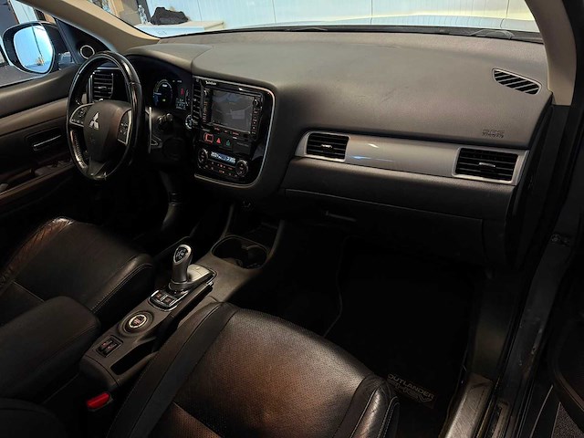 2013 - mitsubishi - outlander - 2.0 phev instyle 6-snn-79 iaw - afbeelding 9 van  23