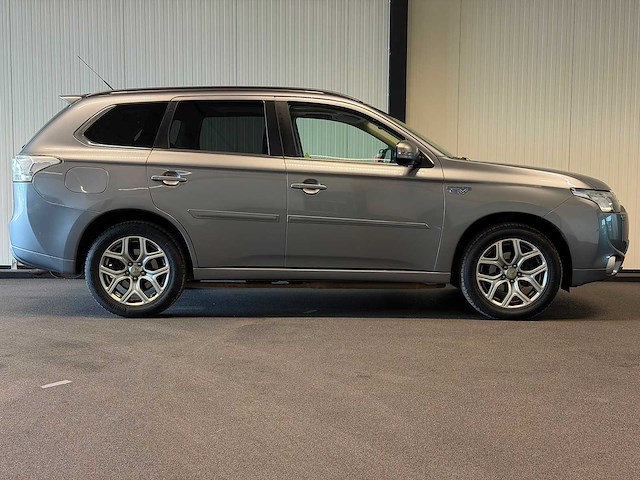 2013 - mitsubishi - outlander - 2.0 phev instyle 6-snn-79 iaw - afbeelding 14 van  23