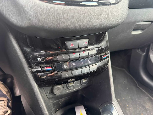 2013 - peugeot - 208 - 1.2 vti access 43-zpf-1 iaw - afbeelding 6 van  16