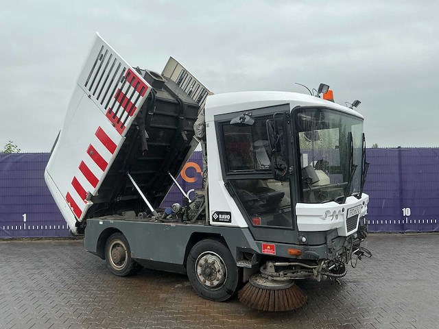 2013 - ravo - 530 rhd - veegmachine/stratenreinigingmachine - afbeelding 17 van  21
