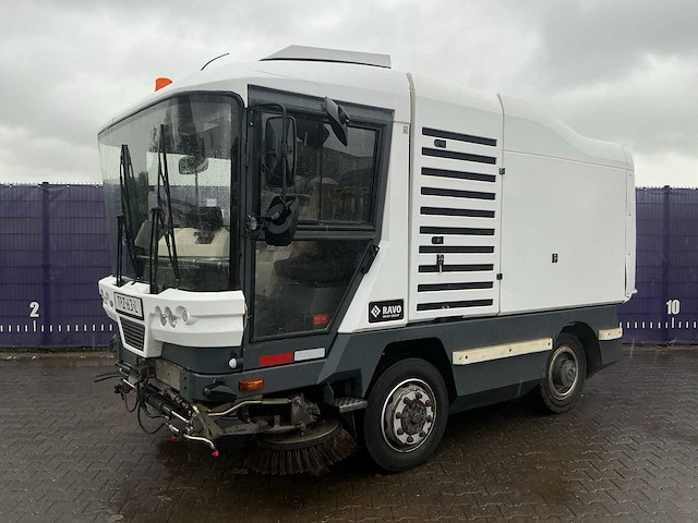 2013 - ravo - 540 rhd - veegmachine/stratenreinigingmachine - afbeelding 1 van  17