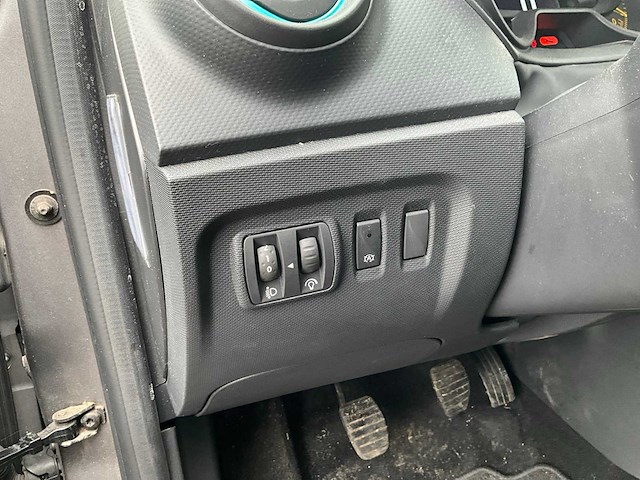 2013 - renault - captur - 0.9 tce authentique - personenauto - afbeelding 19 van  45