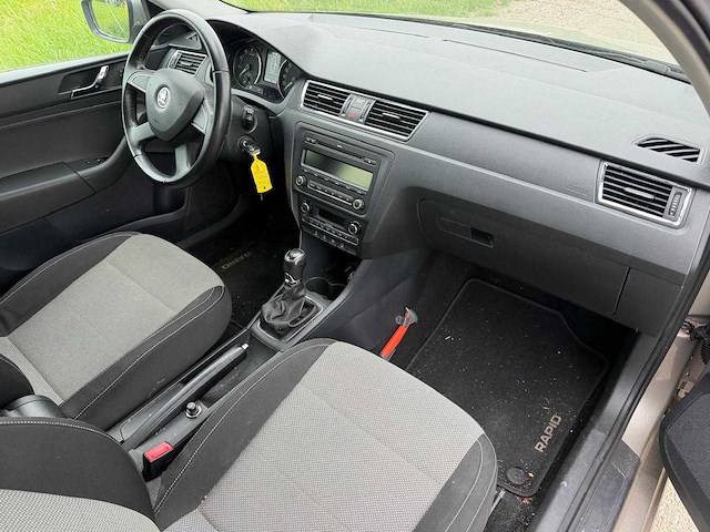 2013 - skoda - rapid - 1.2 tsi grt elegance 2-kkf-26 iaw - afbeelding 2 van  16