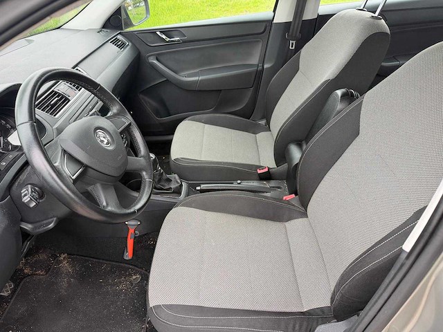 2013 - skoda - rapid - 1.2 tsi grt elegance 2-kkf-26 iaw - afbeelding 8 van  16