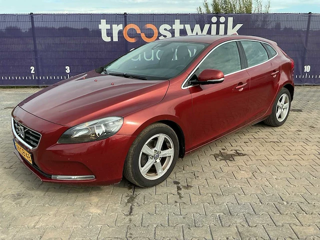 2013 - volvo - v40 - 1.6 d2 momentum - personenauto - afbeelding 1 van  18