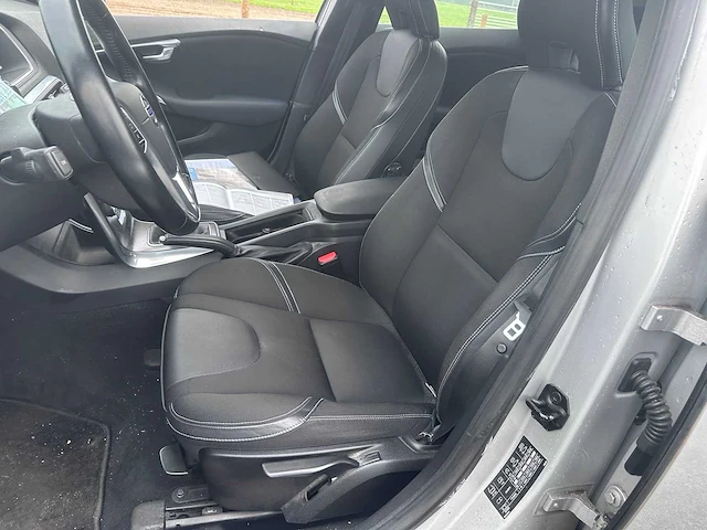 2013 - volvo - v40 - 2.0 d3 momentum - 9-knp-60 - afbeelding 7 van  20
