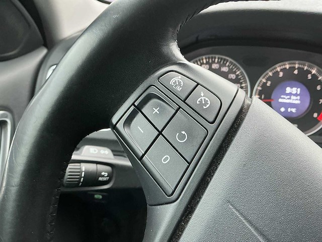 2013 - volvo - v60 - 1.6 t3 r-design - personenauto - afbeelding 4 van  18