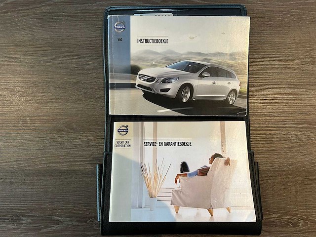 2013 - volvo - v60 - 1.6 t3 r-design - personenauto - afbeelding 10 van  18