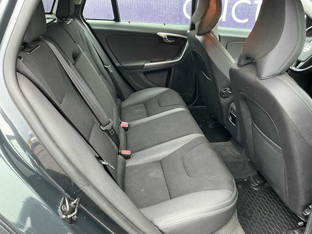 2013 - volvo - v60 - 1.6 t3 r-design - personenauto - afbeelding 15 van  18