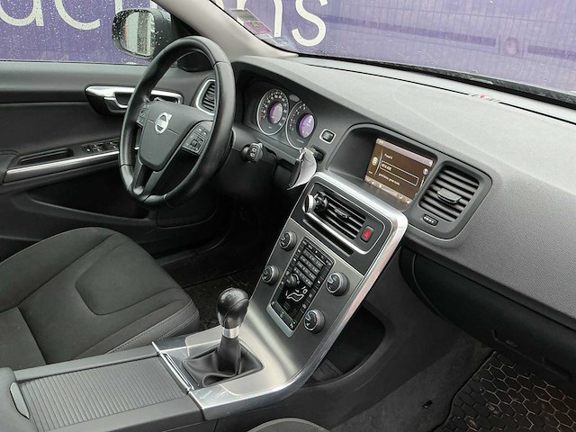 2013 - volvo - v60 - 1.6 t3 r-design - personenauto - afbeelding 16 van  18