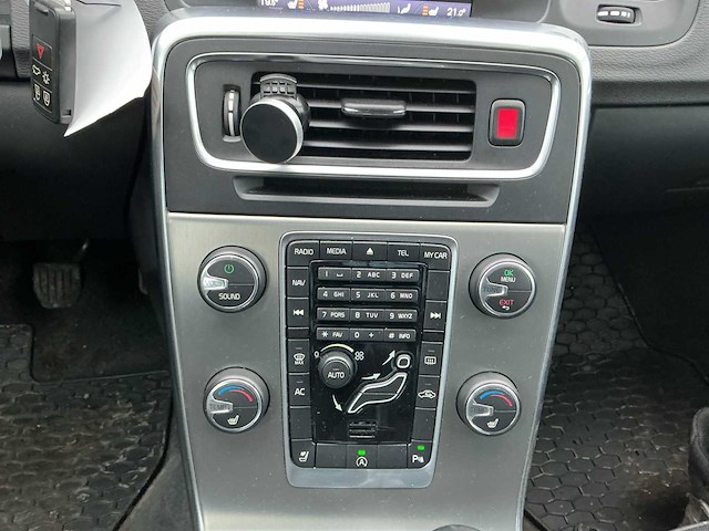 2013 - volvo - v60 - 1.6 t3 r-design - personenauto - afbeelding 17 van  18