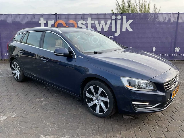 2013 - volvo - v60 - 2.4 d6 awd pl.i sum. - personenauto - afbeelding 5 van  12