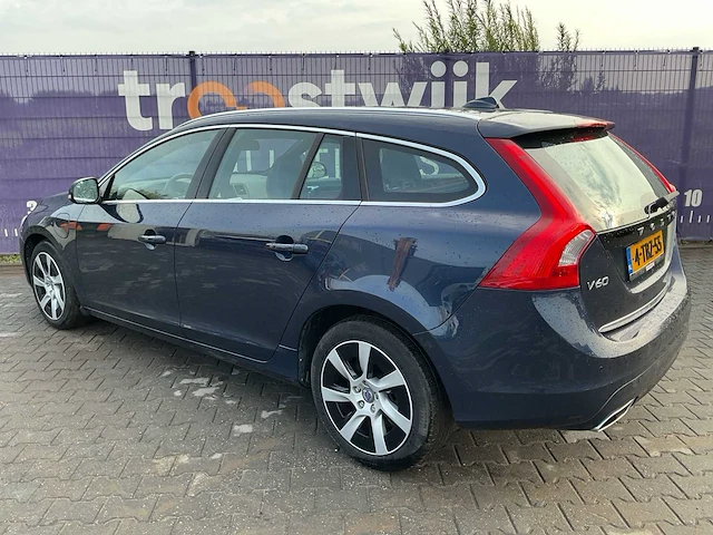 2013 - volvo - v60 - 2.4 d6 awd pl.i sum. - personenauto - afbeelding 6 van  12