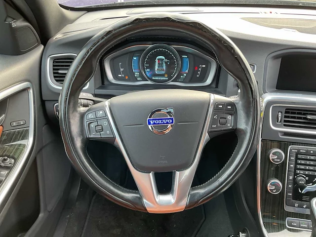 2013 - volvo - v60 - 2.4 d6 awd pl.i sum. - personenauto - afbeelding 12 van  12