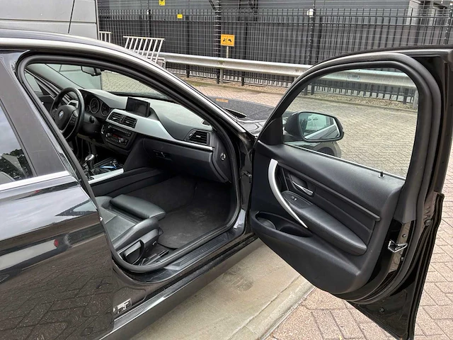 2013 bmw 3-serie 320i ede high exec personenauto - afbeelding 1 van  21