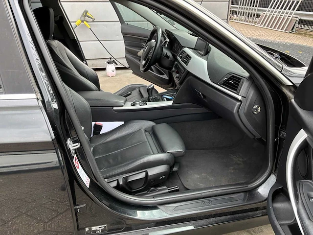 2013 bmw 3-serie 320i ede high exec personenauto - afbeelding 2 van  21