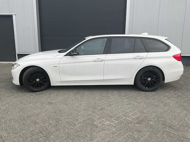 2013 bmw 316d touring high executive personenauto - afbeelding 27 van  29