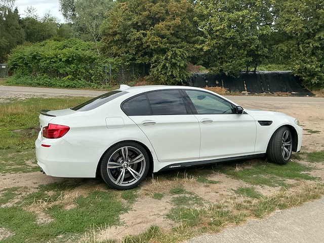 2013 bmw 5-serie m5 personenauto - afbeelding 34 van  37