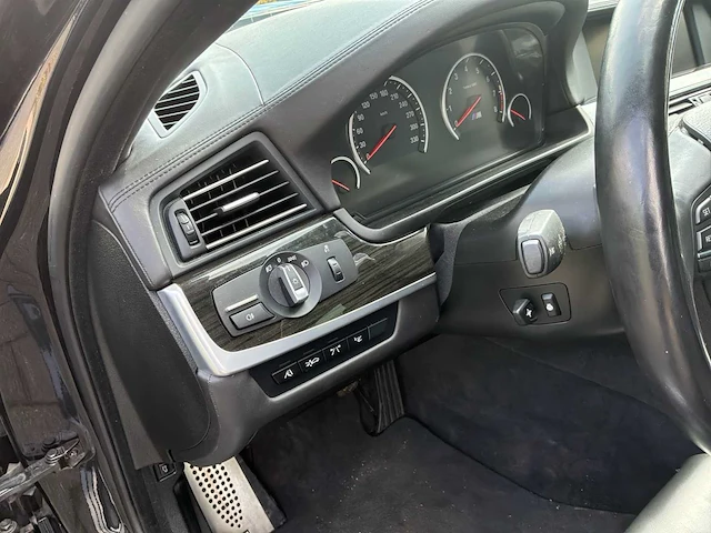 2013 bmw m5 sedan personenauto - afbeelding 13 van  32