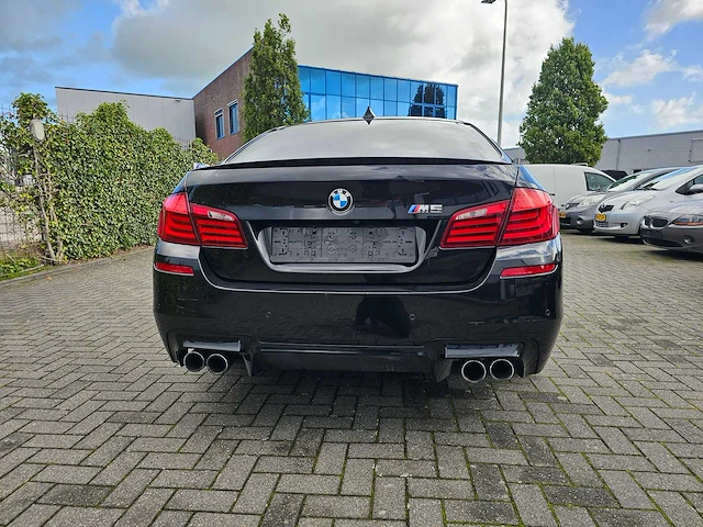 2013 bmw m5 sedan personenauto - afbeelding 30 van  32