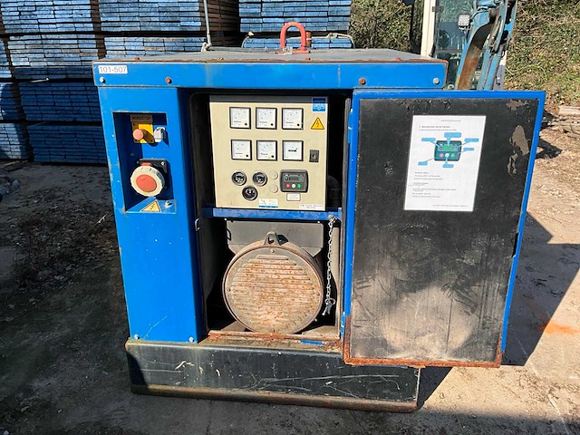 2013 de wit silent 40kva stroomaggregaat - afbeelding 12 van  16