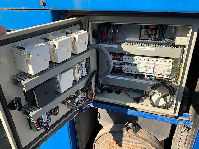 2013 de wit silent 40kva stroomaggregaat - afbeelding 15 van  16
