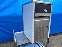 2013 elite pbe 21 ijsblokjesmachine - afbeelding 1 van  5