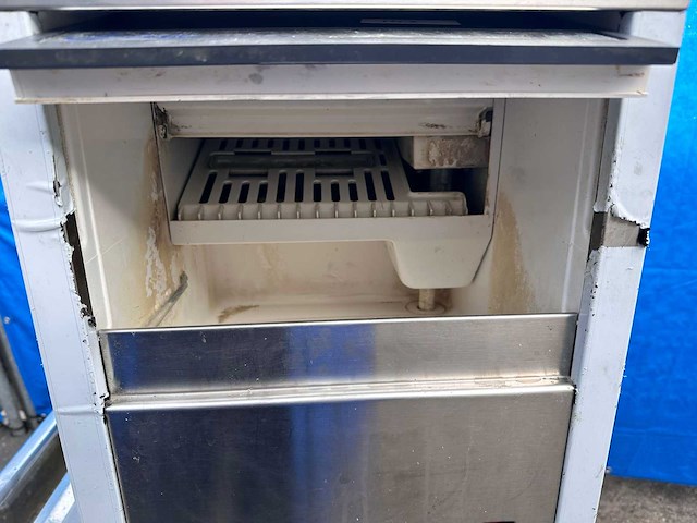 2013 elite pbe 21 ijsblokjesmachine - afbeelding 4 van  5