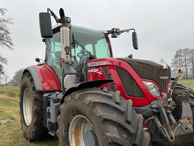 2013 fendt 724 vario vierwielaangedreven landbouwtractor - afbeelding 2 van  40