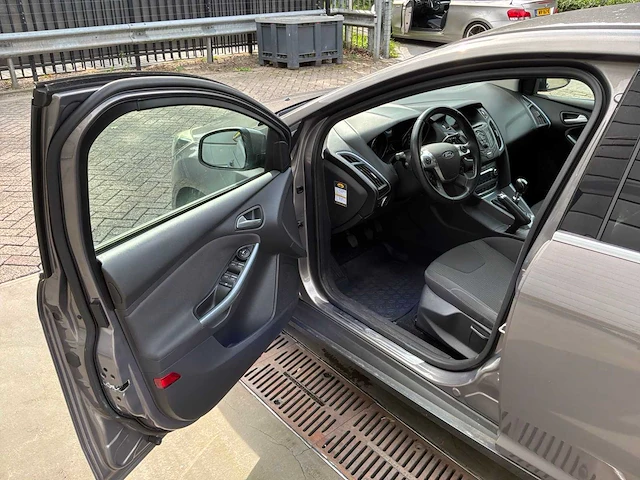 2013 ford focus 1.0 ecob. titanium personenauto - afbeelding 14 van  17