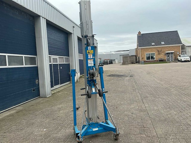 2013 genie sla15 kanaallift - afbeelding 1 van  3