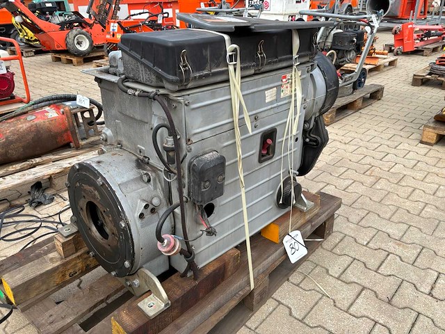 2013 hatz 4m41 158b 6.0 dieselmotor - afbeelding 13 van  17