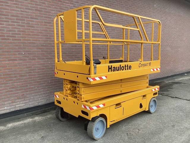2013 haulotte compact 10 hoogwerker - afbeelding 1 van  10