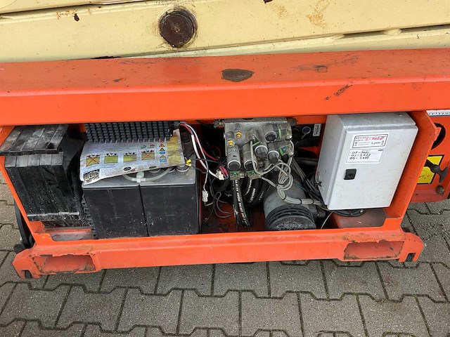 2013 holland lift hl-11816 hoogwerker - afbeelding 8 van  25