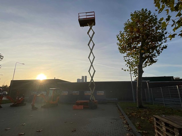 2013 holland lift hl-11816 hoogwerker - afbeelding 1 van  25