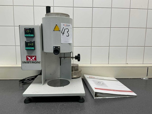 2013 instron ceast mf10. mf10.000 melt flowtester - afbeelding 5 van  9