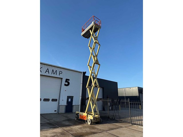 2013 jlg 3246 es schaarhoogwerker - afbeelding 1 van  8