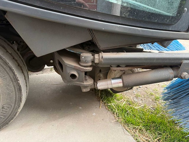 2013 johnston c202 straatveegmachine - afbeelding 10 van  34